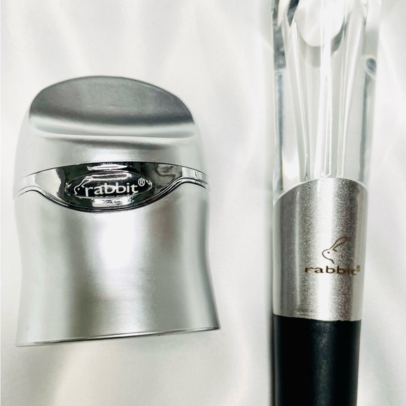 Rabbit aerate and preserve wine set in silver - Picture 3 of 3